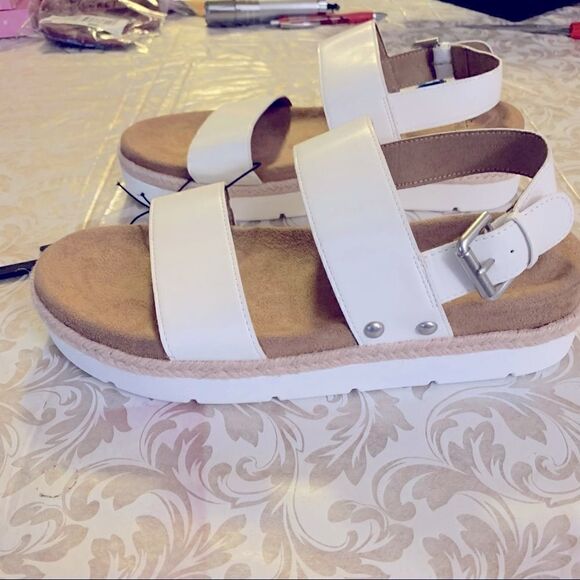 Time And Tru Chunky Platform Sandals White Comfort Foot Bed Size 9 NWT - Picture 1 of 8